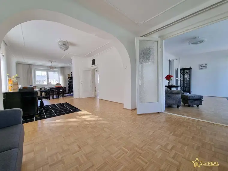 530 m² GRUNDSTÜCK. ALLEINEIGENTUM. 176 m² WFL, TEILKELLER, 39 m² DOPPELGARAGE. EINFAMILIENHAUS MIT POTENTIAL.