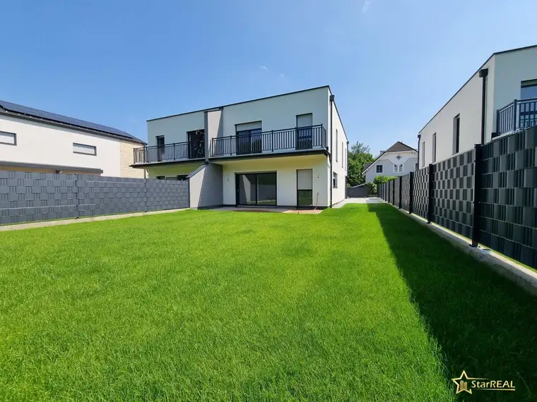 BAUBEGINN ERFOLGT! IDEAL FÜR FAMILIEN! 5-ZIMMER-ZIEGELHAUS MIT UNVERBAUBAREN AUSBLICK. MIT KELLER, BALKON, TERRASSE, CARPORT UND GROSSEM GARTEN.