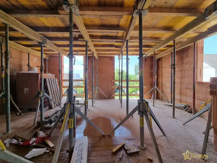 NOCH 2 HÄUSER VERFÜGBAR! ERSTKLASSIGES ZIEGELHAUS MIT KELLER! 5 ZIMMER, DACHTERRASSE, 105 m² GARTEN. BEIM LANDSCHAFTSSCHUTZGEBIET DONAUSTADT. PROVISIONSFREI für den Käufer.