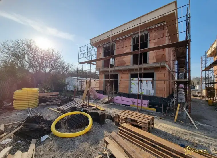 Maria Grace Deutschbauer, StarREAL OG