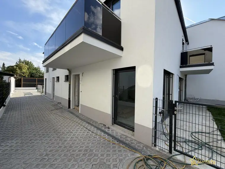ÜBERGABE ZEITNAH! NEUBAU IN ZENTRUMSNÄHE! 5 ZIMMER-ZIEGELHAUS MIT 2 BÄDERN UND 3 WC´S.