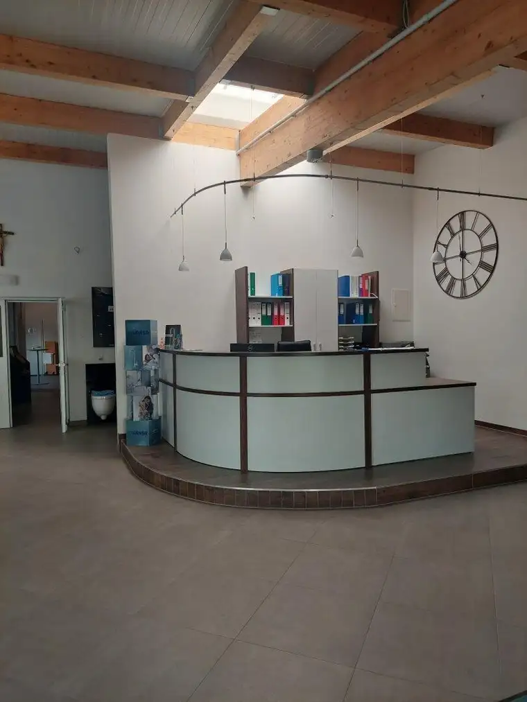 2422 Pama - Büro- und Lagerflächen zu vermieten