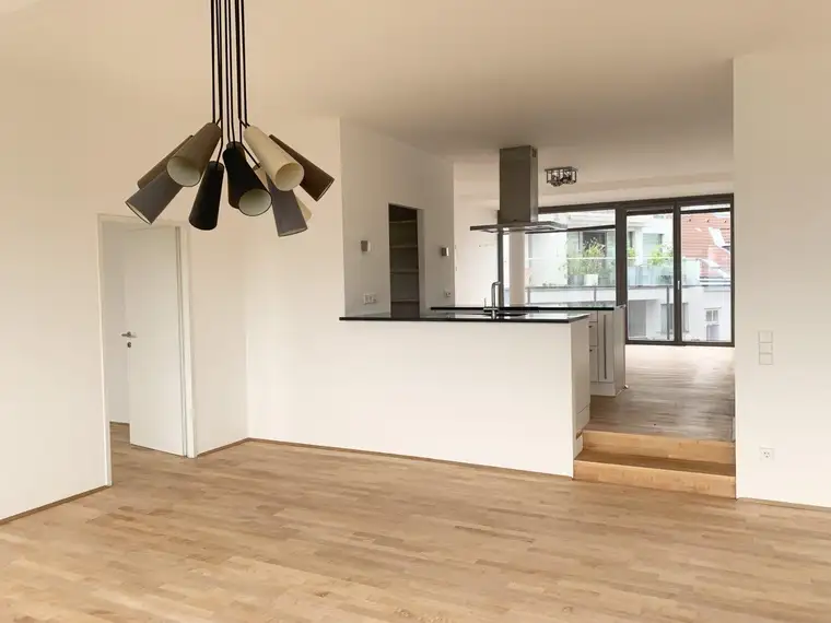 Terrassen-Loft mit Terrasse nur 50 Meter zur U 6/Nähe EURO-PLAZA