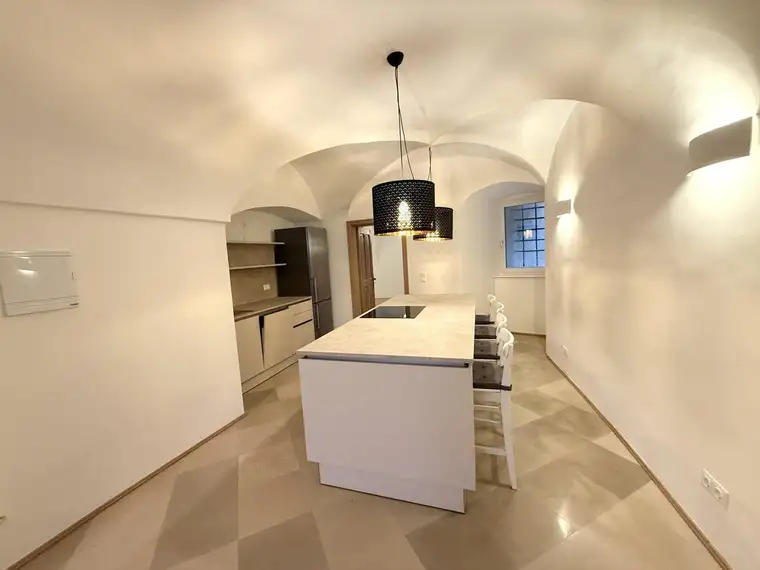 Wunderschöne, generalsanierte Wohnung im Palazzo/Weinviertel !