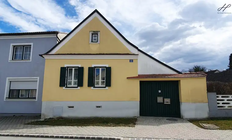 Streckhof mit 2 Häuser, Garten und Nebengebäuden auf 1.300m²
