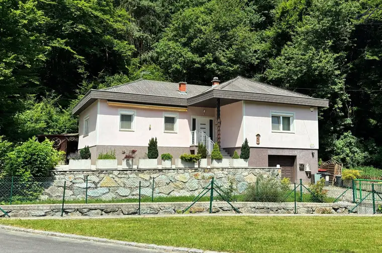 bezugsfertiger Bungalow mit Keller in idyllischer Waldrandlage