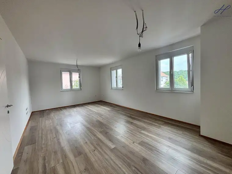 Erstbezug! - 4 Zimmer Erdgeschosswohnung mit Parkplatz
