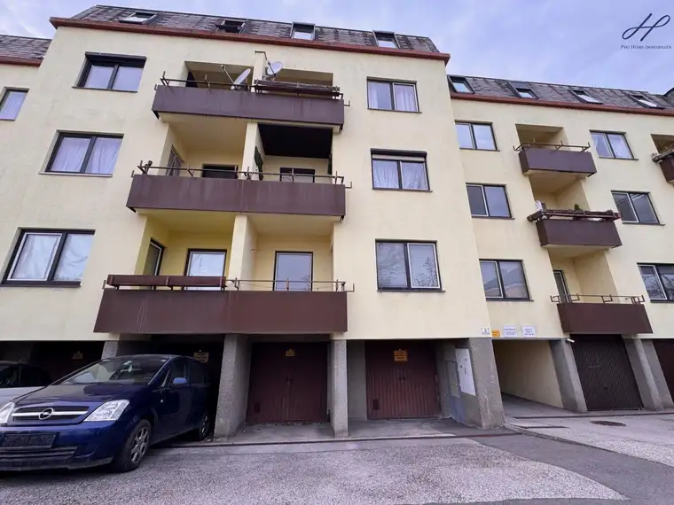 charmante, Anlegerwohnung mit 2 Zimmer und 2 Balkone