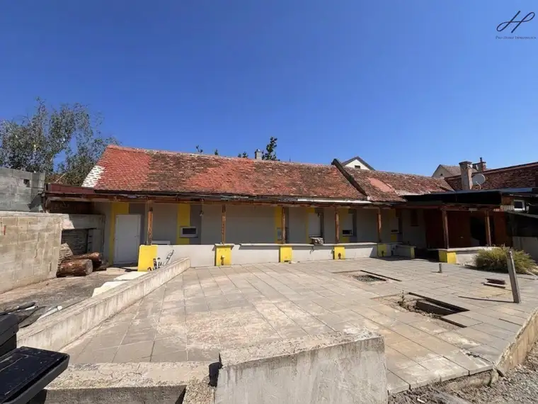 Sanierungsobjekt mit Charme: Historisches Wohnhaus mit Gewölbe in der weinidylle Rechnitz