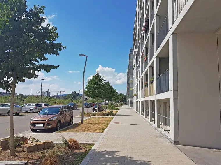 Cafeteria in moderner Wohnhausanlage