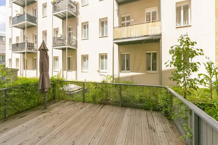 Mollardgasse | 4 Zimmer Altbauwohnung mit Balkon &amp; Terrasse, Abstellraum und Tiefgaragenstellplatz