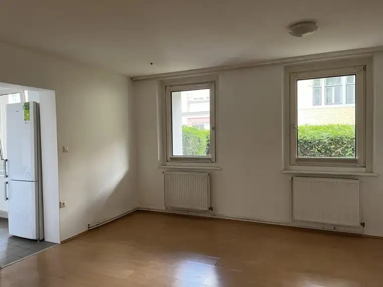 PREISREDUKTION! Wohnen mit Blick ins Grüne , 2-Zimmer Wohnung in EG mit Garten Nutzung, 1130 Wien, nähe U4.