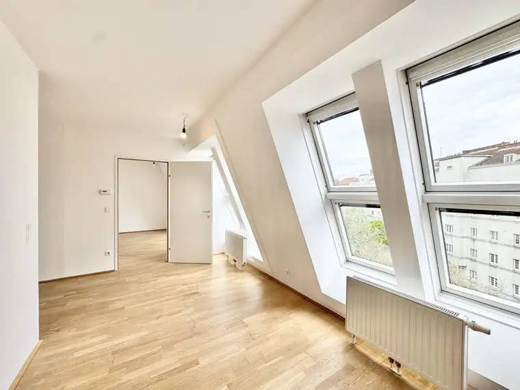 Helle 2 Zimmer im DG | Nächst Reumannplatz | Optionale Garage
