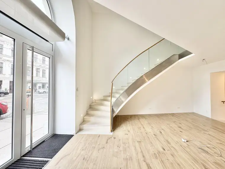 Traumhafter Showroom in der Porzellangasse | Zweitbezug nach Sanierung