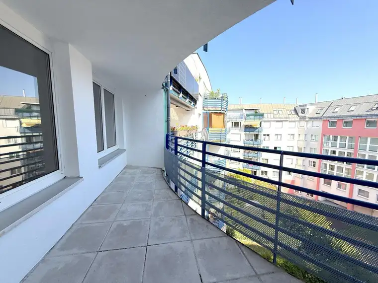Sanierungsbedürftige 3 Zimmer Wohnung | Großzügige Loggia, hohe Stockwerkslage, smarte Aufteilung