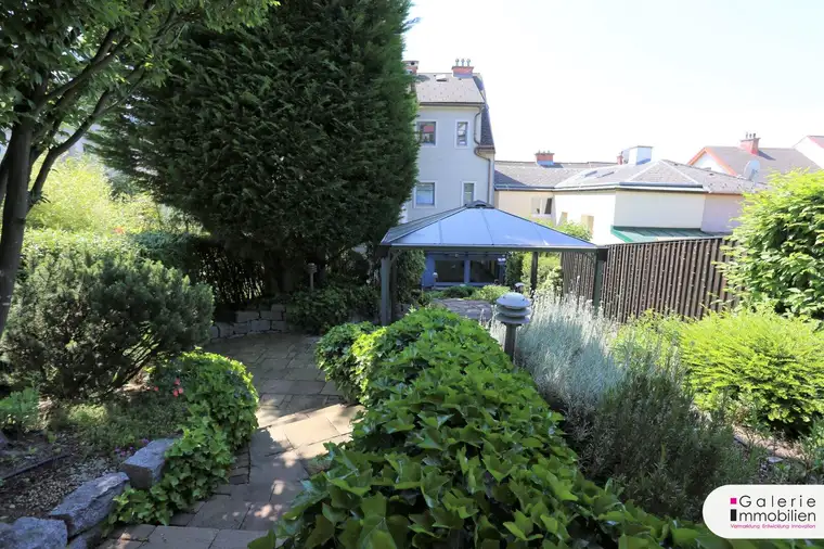 Traumhaftes Wohnen in Grünruhelage - Erstklassiges Wohnhaus mit wunderschönem Garten und Garage