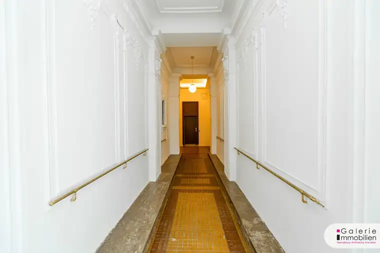 WG-geeignete Altbauwohnung in saniertem Haus