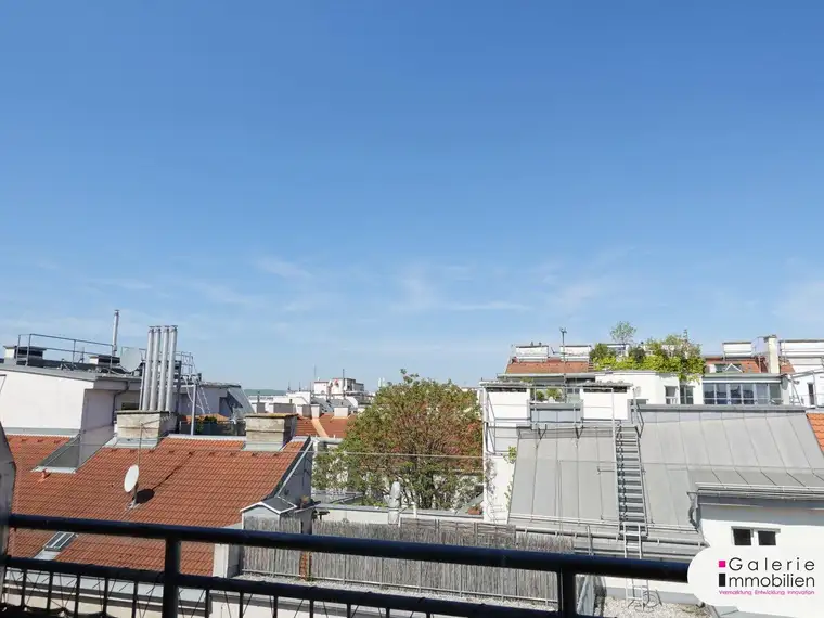 VIDEO: Unbefristet - Schöne und helle 3-Zimmer-Dachterrassen-Maisonette mit Fernblick!