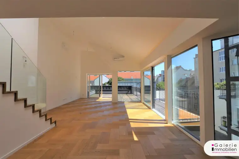 Außergewöhnliche DG-Wohnung mit großen Terrassen und Balkon - zentral begehbar - Nähe Naschmarkt/U4