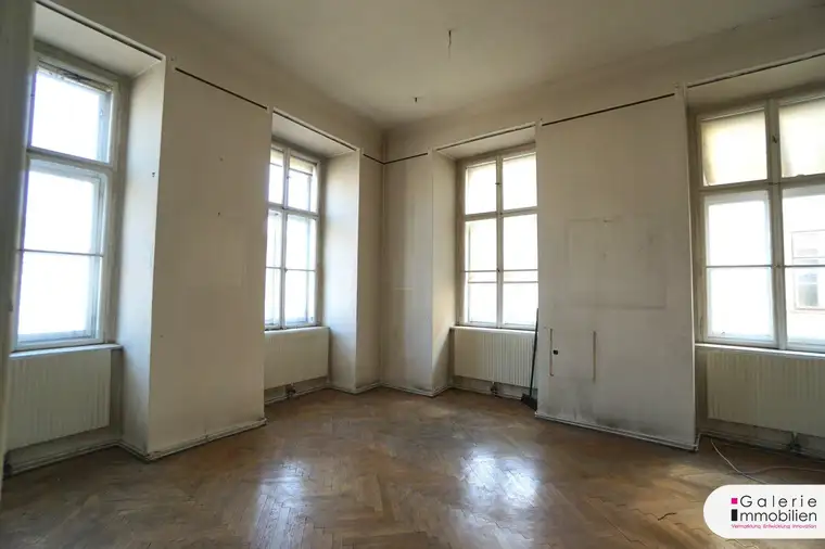 Naschmarkt - sonnige, sanierungsbedürftige Eckwohnung