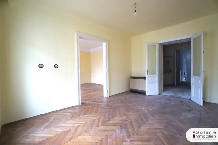 Karmelitermarkt - sanierungsbedürftige Altbauwohnung im 3. Liftstock