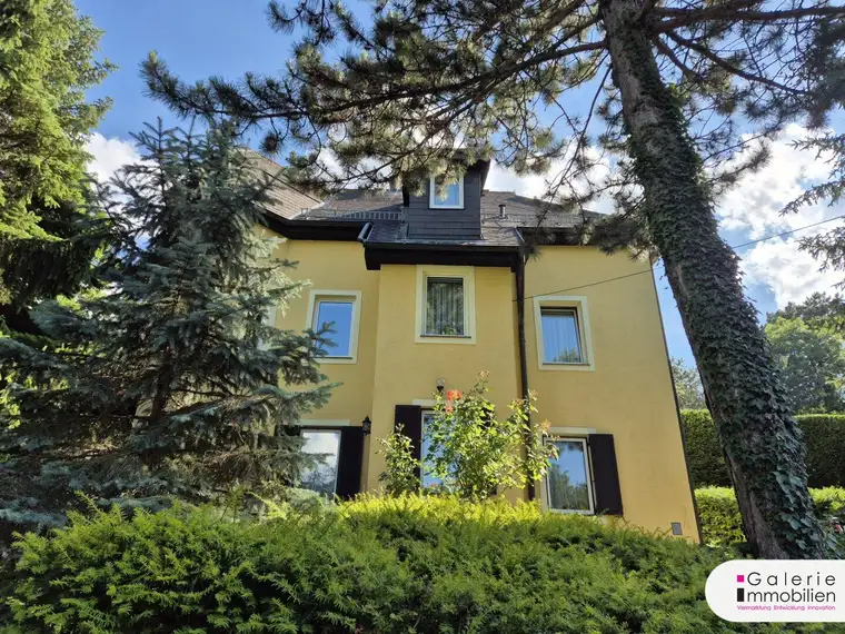 BESTLAGE - Charmantes Haus auf traumhaftem Grundstück