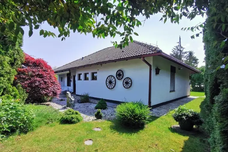 Luxus-Landhaus in einzigartiger Aussichtsruhelage mit Gartenoase und unverbaubarem Wienerwald-Fernblick
