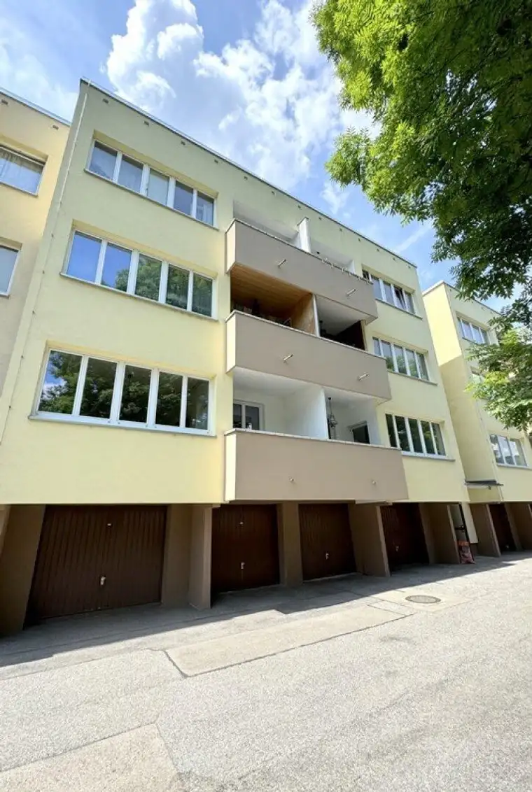 Großartig angebundene, ruhige 3 Zimmer-Eigentumswohnung an der Grenze zu Wien mit Loggia und Kellerraum