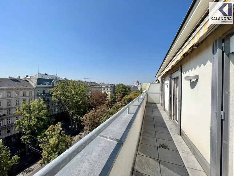 360° TOUR // CITY APARTMENT on "OPERNRING" //DACHGESCHOßWOHNUNG am OPERNRING
