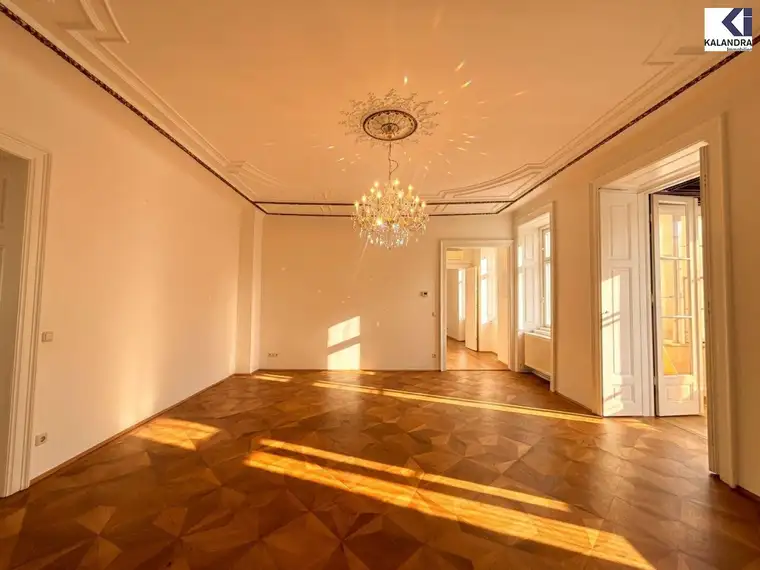 360 TOUR // GENERALSANIERTE ALTBAUETAGE