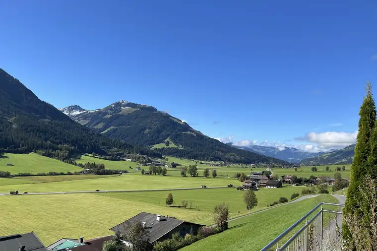 Sonniges Baugrundstück mit Panoramablick in Kirchberg
