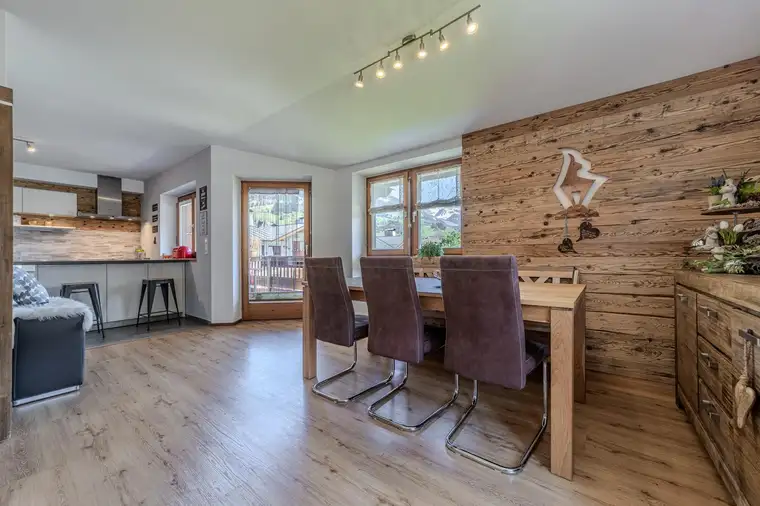 „Cosy Living“ – Charmante Dachgeschosswohnung in Aurach