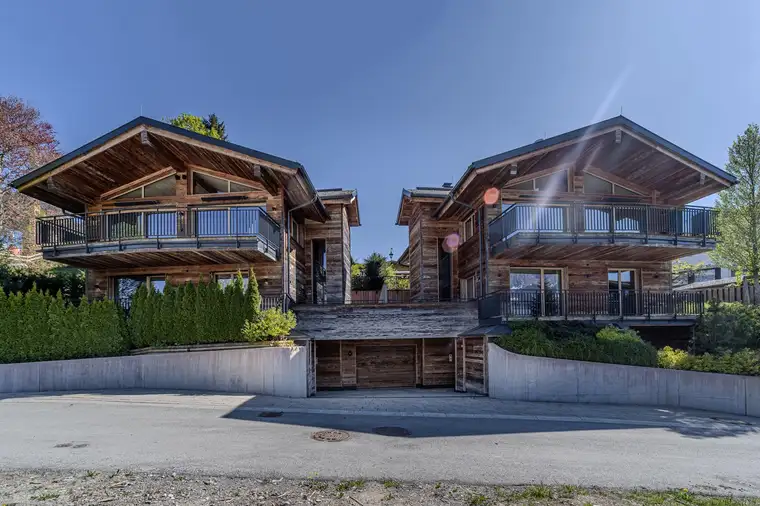 Edle Chalets in „Ski-in &amp; Ski-out“-Lage mit imposanten Kaiserblick