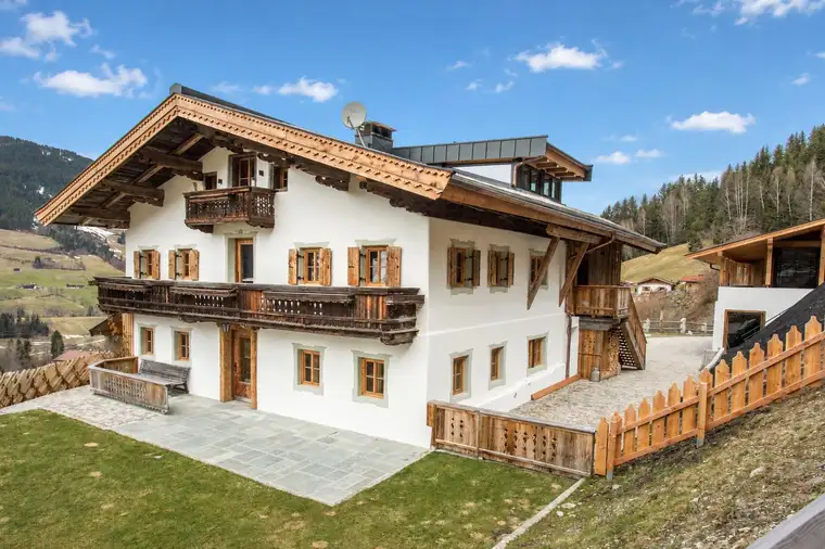 Wohnen im luxuriös ausgebauten Bauernhaus ( 01878 )