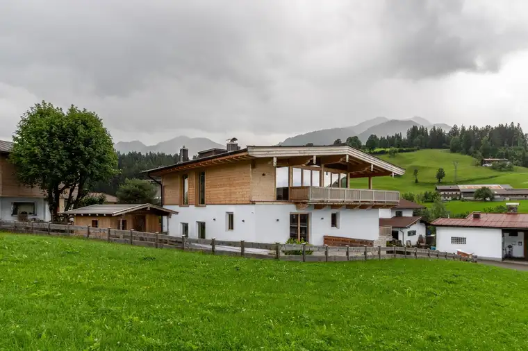 Idyllisch gelegenes Landhaus mit traumhaftem Panoramablick ( 05153 )