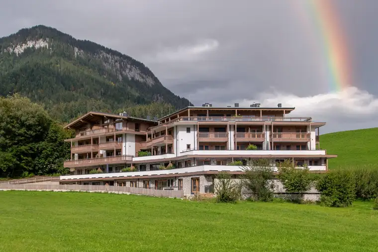 Charmante 3 - Zimmer - Wohnung mit Terrasse und Loggia (06330)