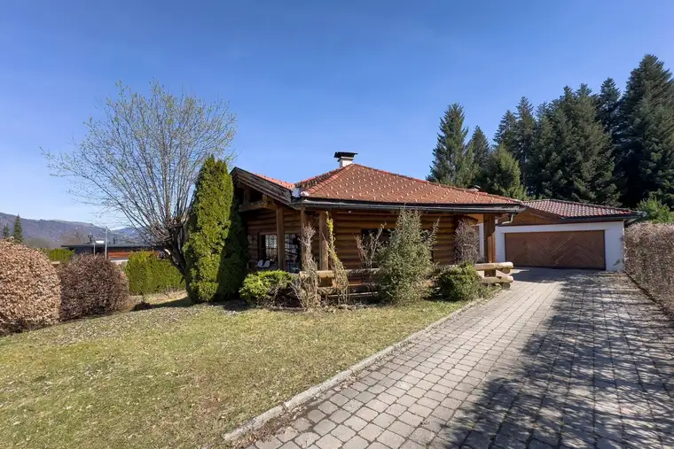 Bungalow im Landhausstil mit vielseitigen Möglichkeiten ( 03181 )