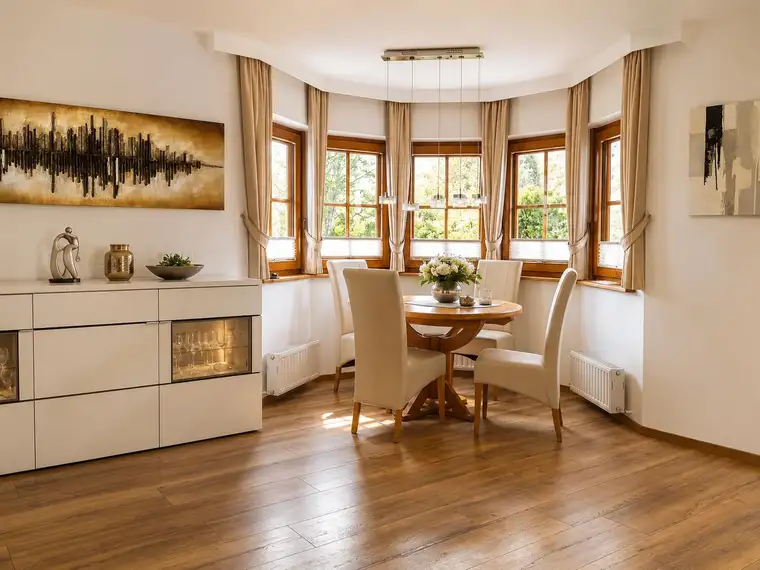 Mehrfamilienhaus mit Entwicklungspotenzial in sonniger Waldrandlage (04294)