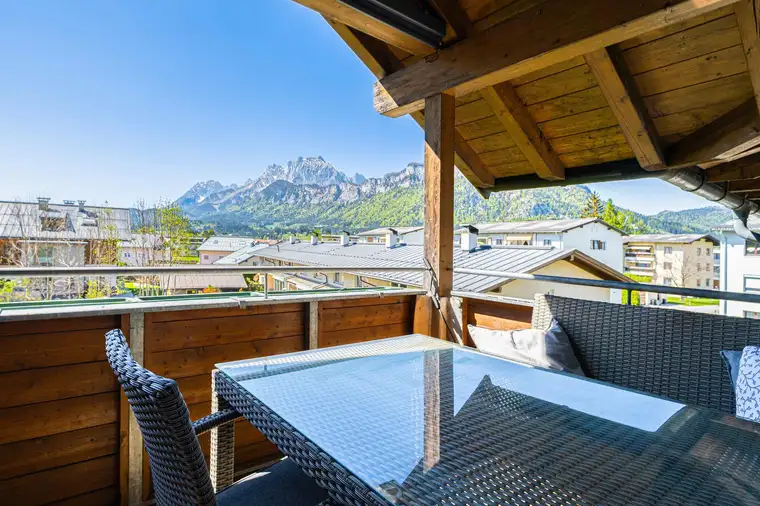 Gemütliche Dachgeschosswohnung mit Kaiserblick (06732)