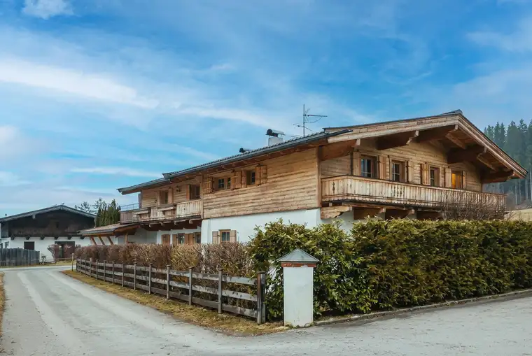 Dachgeschosswohnung mit Freizeitwohnsitz &amp; Kaiserblick (02909)