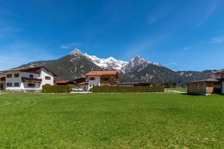 Unbebautes Baugrundstück mit traumhaftem Bergblick ( 05551 )