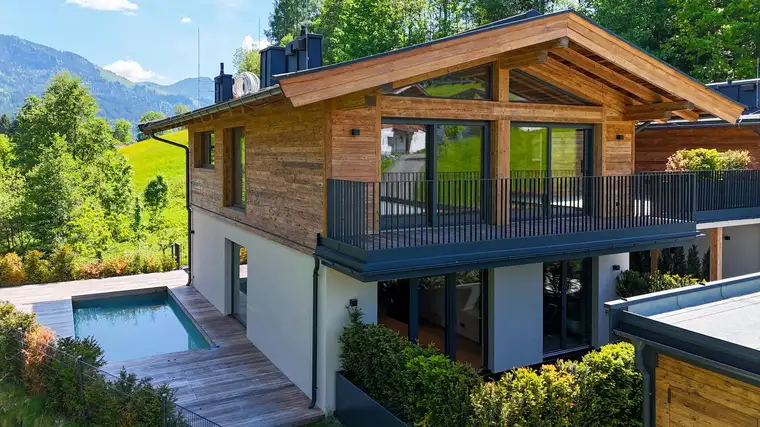 Sonniges Chalet in malerischer Ski in/Ski out Lage ( 04111 )