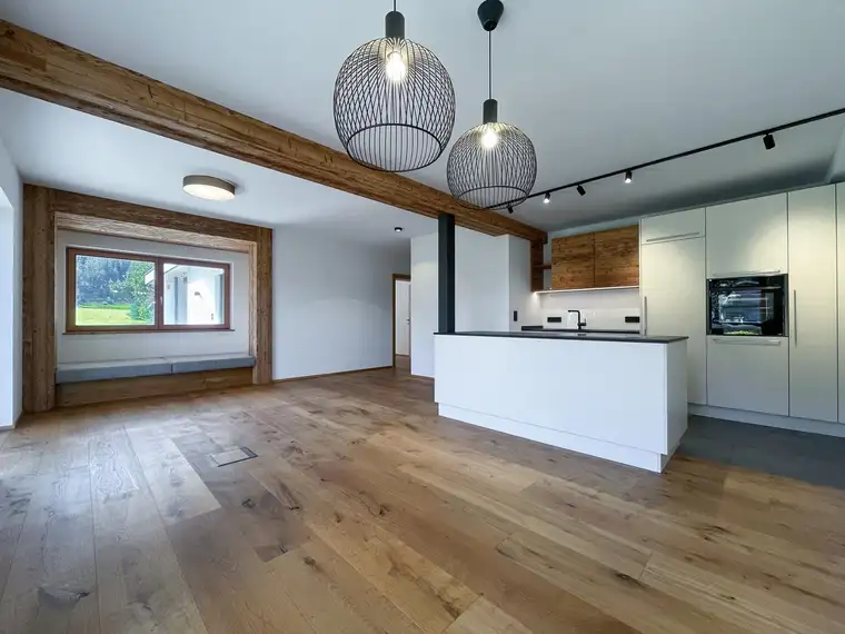 Exklusive Neubauwohnung mit Steinberg- und Kaiserblick ( 03985 )