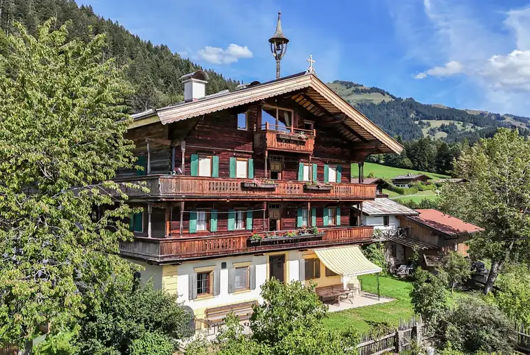 Stilvolle Dachgeschosswohnung mit Tiroler Charme (06715)