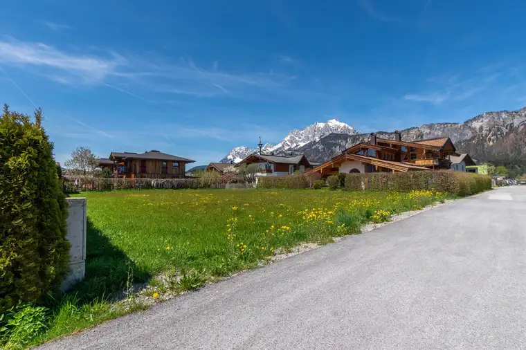 Sonniges Grundstück mit Baugenehmigung ( 04932 )