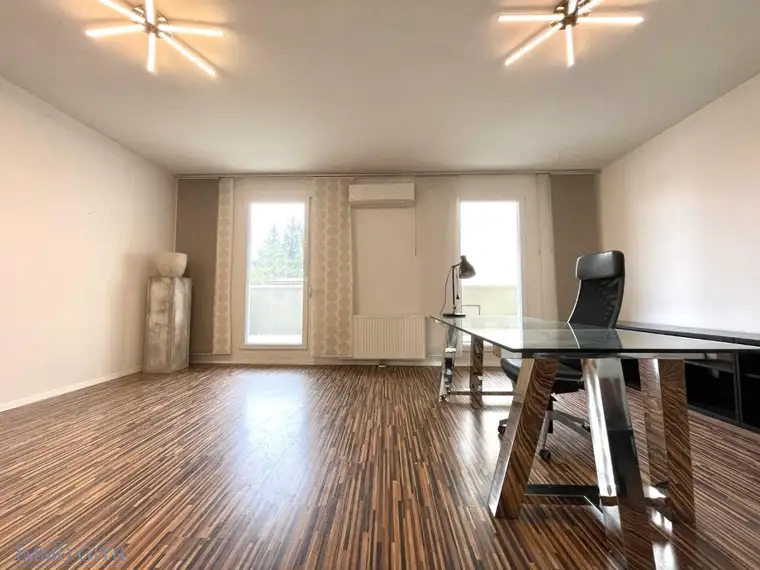 LICHTDURCHFLUTETES 45 m² BÜRO MIT BALKON IN ZENTRALER LAGE VON PERCHTOLDSDORF ZU MIETEN!
