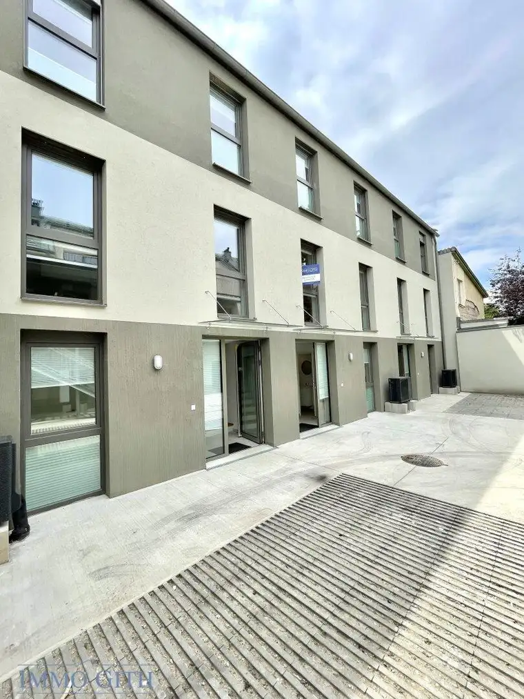 EXKLUSIVES TOWNHOUSE MIT GARTEN, PV-ANLAGE &amp; DESIGNAUSSTATTUNG ZU KAUFEN – WIEN DIREKT VOR DER TÜR