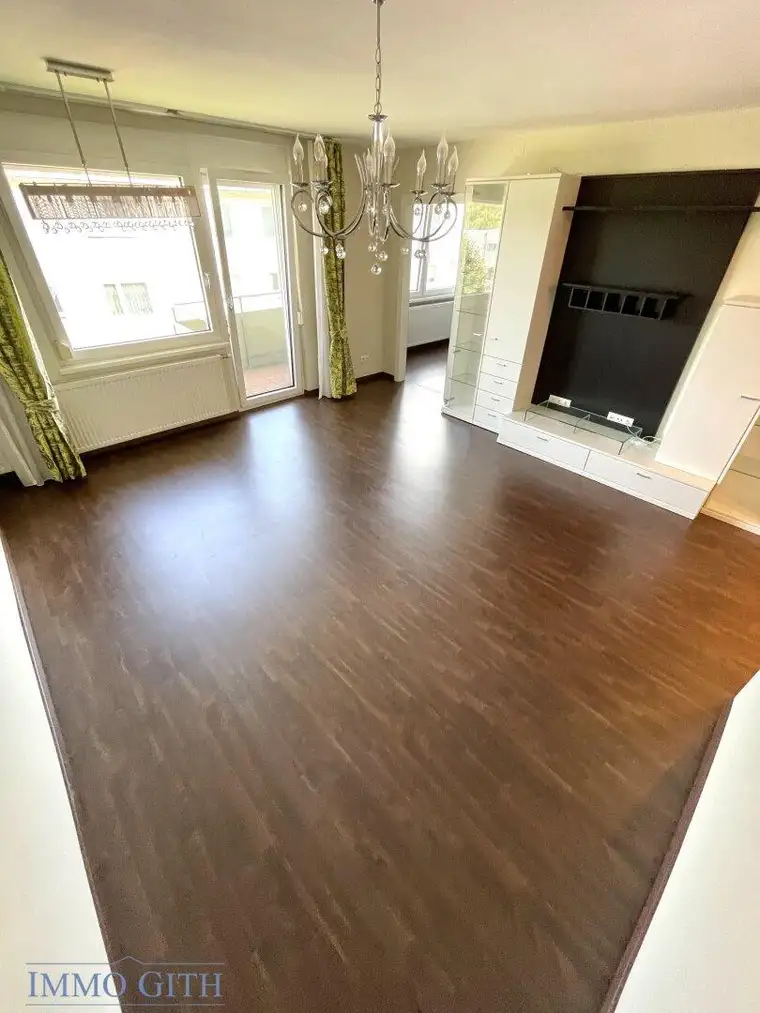 LICHTDURCHFLUTETE CA. 80 m² GROSSE 3-ZIMMER-WOHNUNG MIT BALKON IN GRÜNRUHELAGE VON POTTENSTEIN ZU KAUFEN!