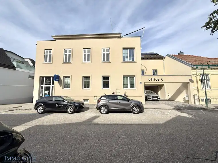 LICHTDURCHFLUTETES 45 m² BÜRO MIT BALKON IN ZENTRALER LAGE VON PERCHTOLDSDORF ZU MIETEN!