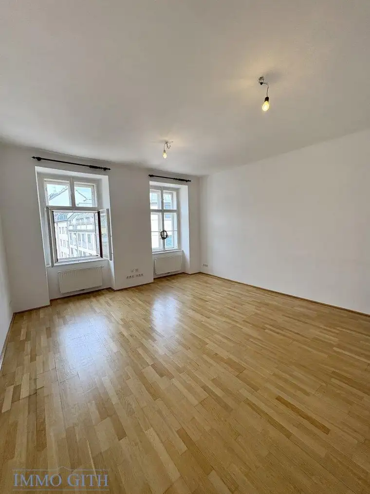 UNBEFRISTETE, GEPFLEGTE 1,5 ZIMMER-WOHNUNG MIT GEMEINSCHAFTSTERRASSE ZU MIETEN!
